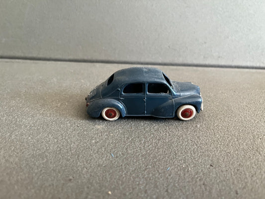 Ancienne Voiture Miniature Renault 4CV Norev Plastique France Epave