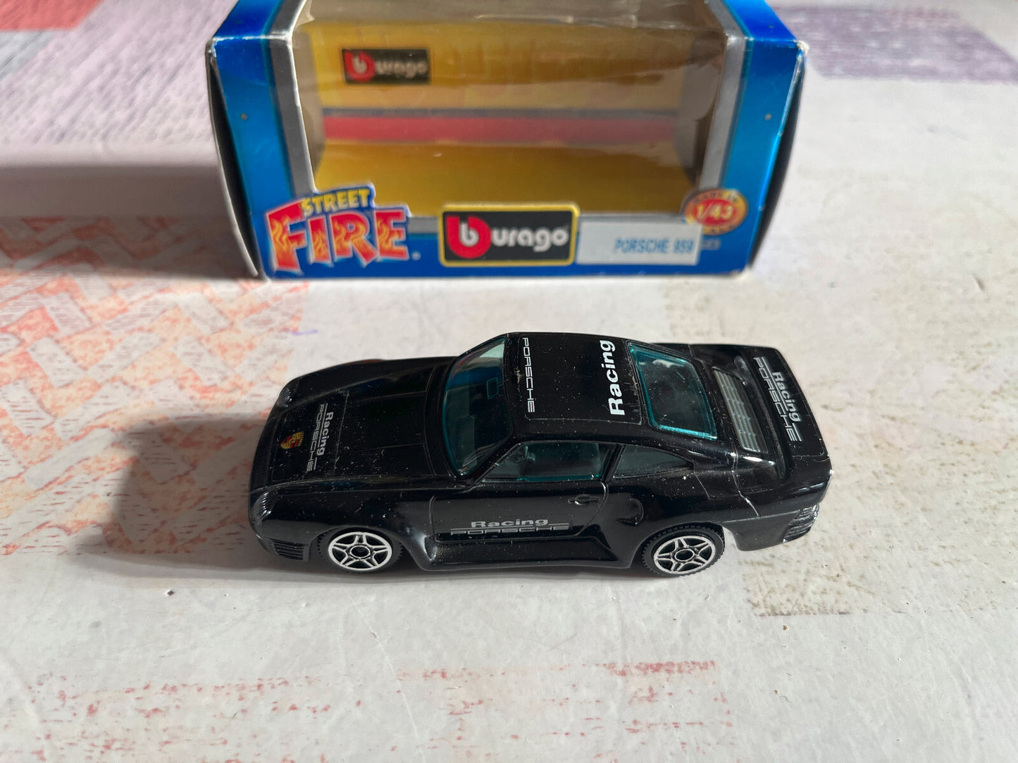 Voiture miniature Burago Street Fire Porsche 959 au 1/43