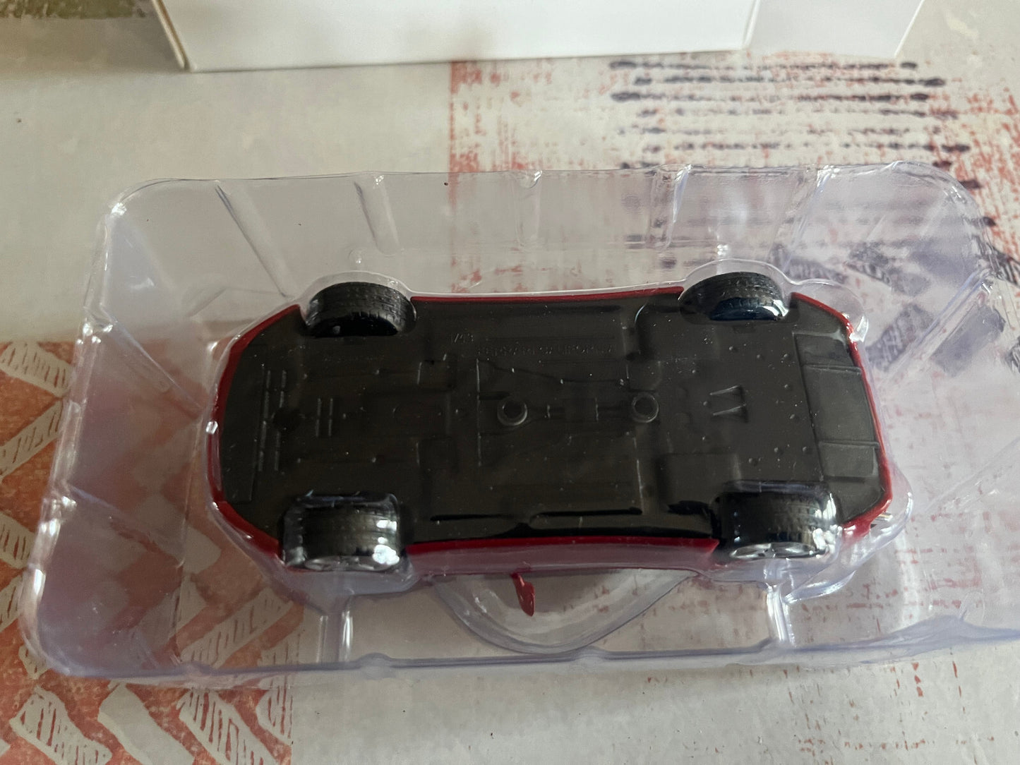Voiture miniature Collection Ferrari California Hachette au 1/43