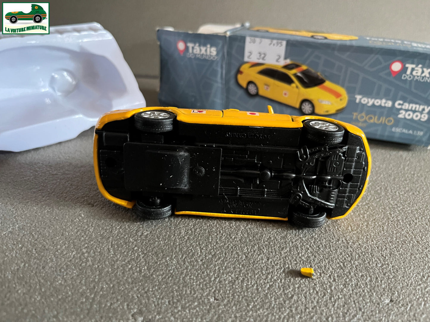 Voiture Miniature Toyota Camry 2009 Tokyo Taxi du Monde Welly au 1/38