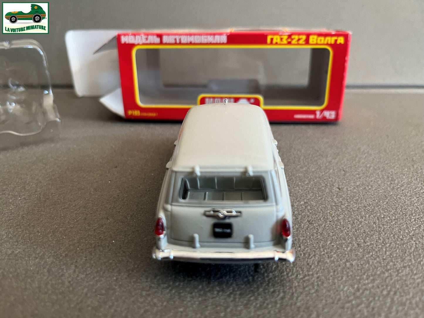 Voiture miniature GAZ M22 Volga grise Nash Avtoprom Russe EST au 1/43 Défauts
