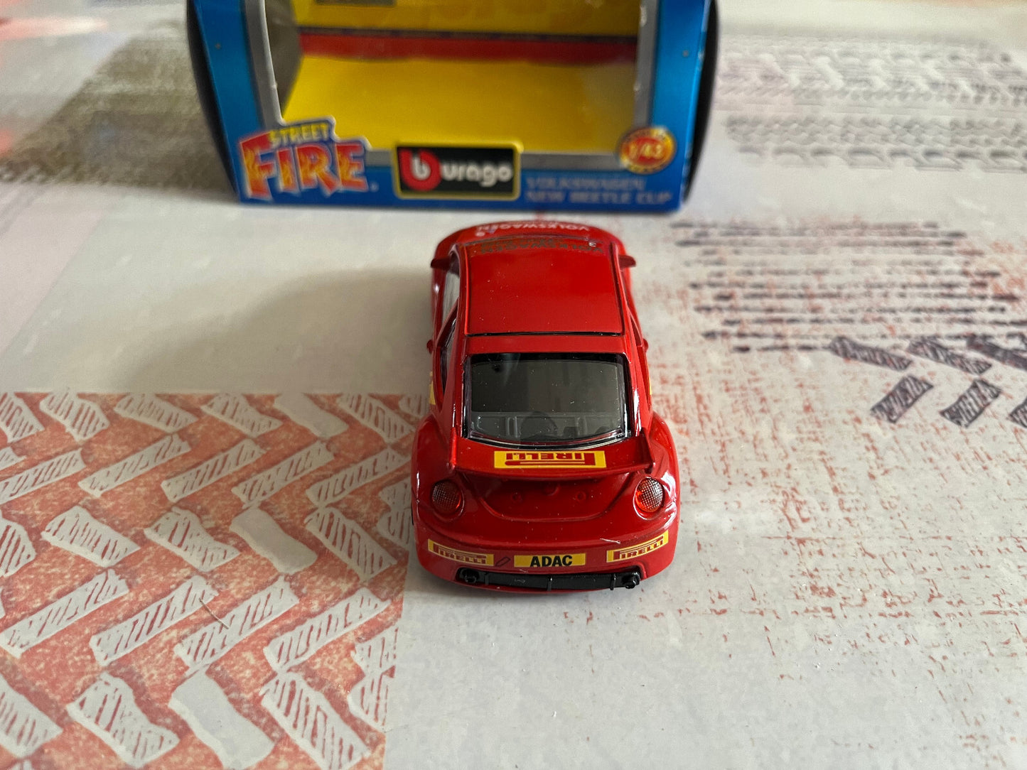Voiture miniature Volkswagen New Beetle Cup Burago Street Fire 1/43