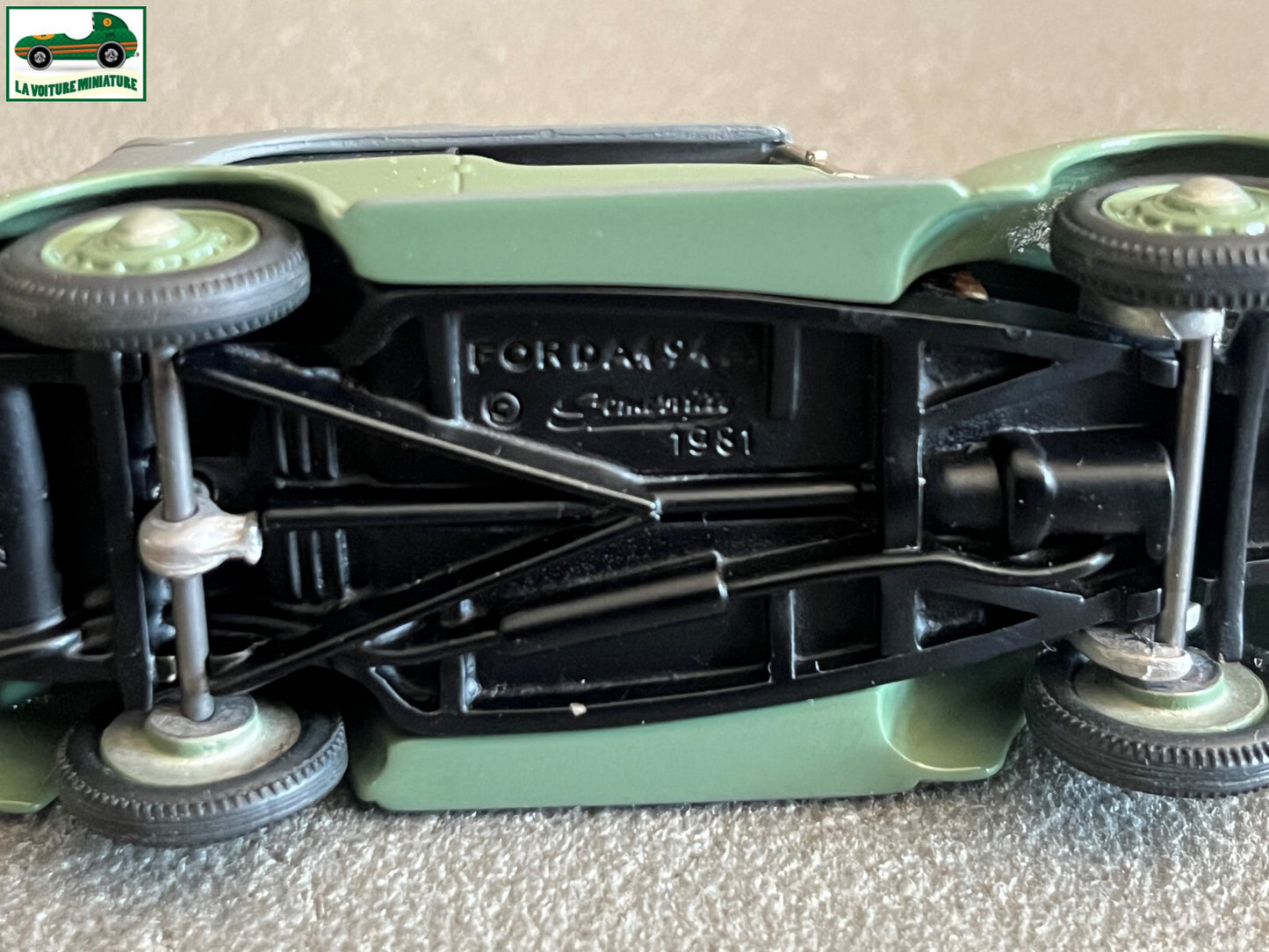 Voiture Miniature 117A - Ford A494A Somerville au 1/43