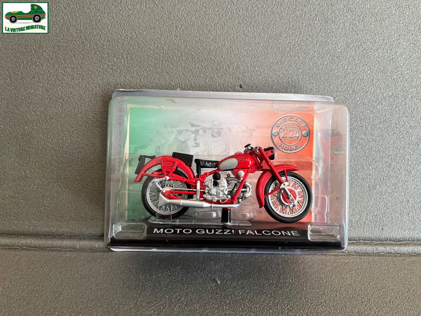 Moto miniature Guzzi Falcone Italienne Starline au 1/24