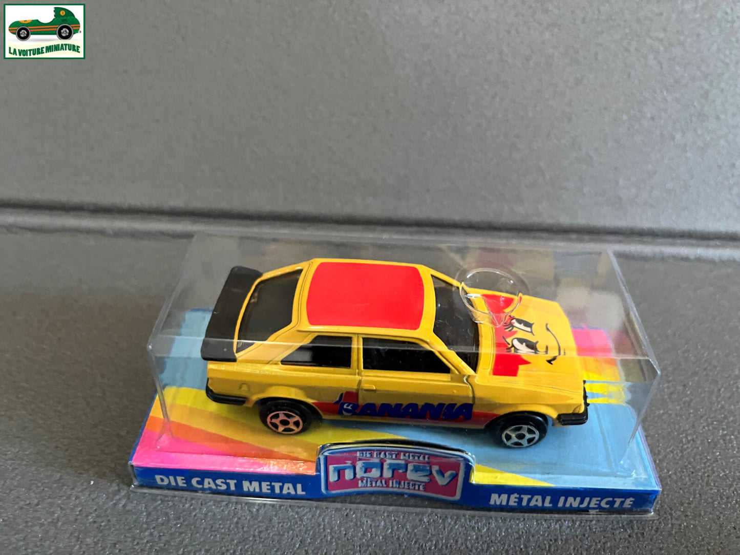 Ancienne Voiture Miniature Ford Escort Banania Norev au 1/43
