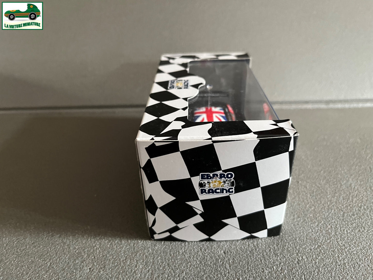 Voiture Miniature Nissan GT-R GT1 2011 JRM Racing Ebbro au 1/43