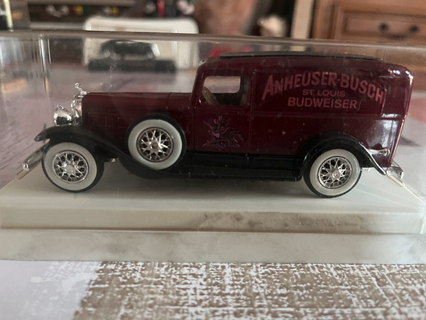 Voiture miniature Cadillac Budweiser Solido au 1/43