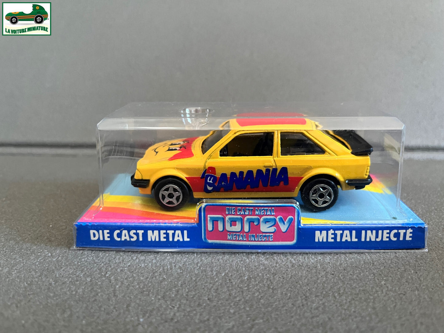 Ancienne Voiture Miniature Ford Escort Banania Norev au 1/43