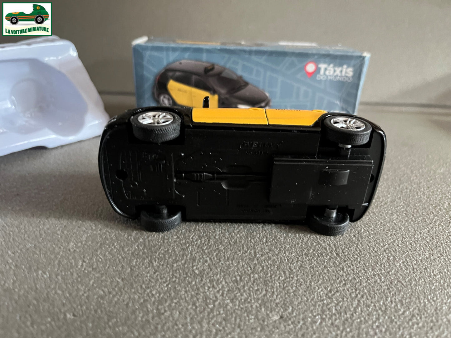 Voiture Miniature Hyundai I30 Barcelone Taxi du Monde Welly au 1/38
