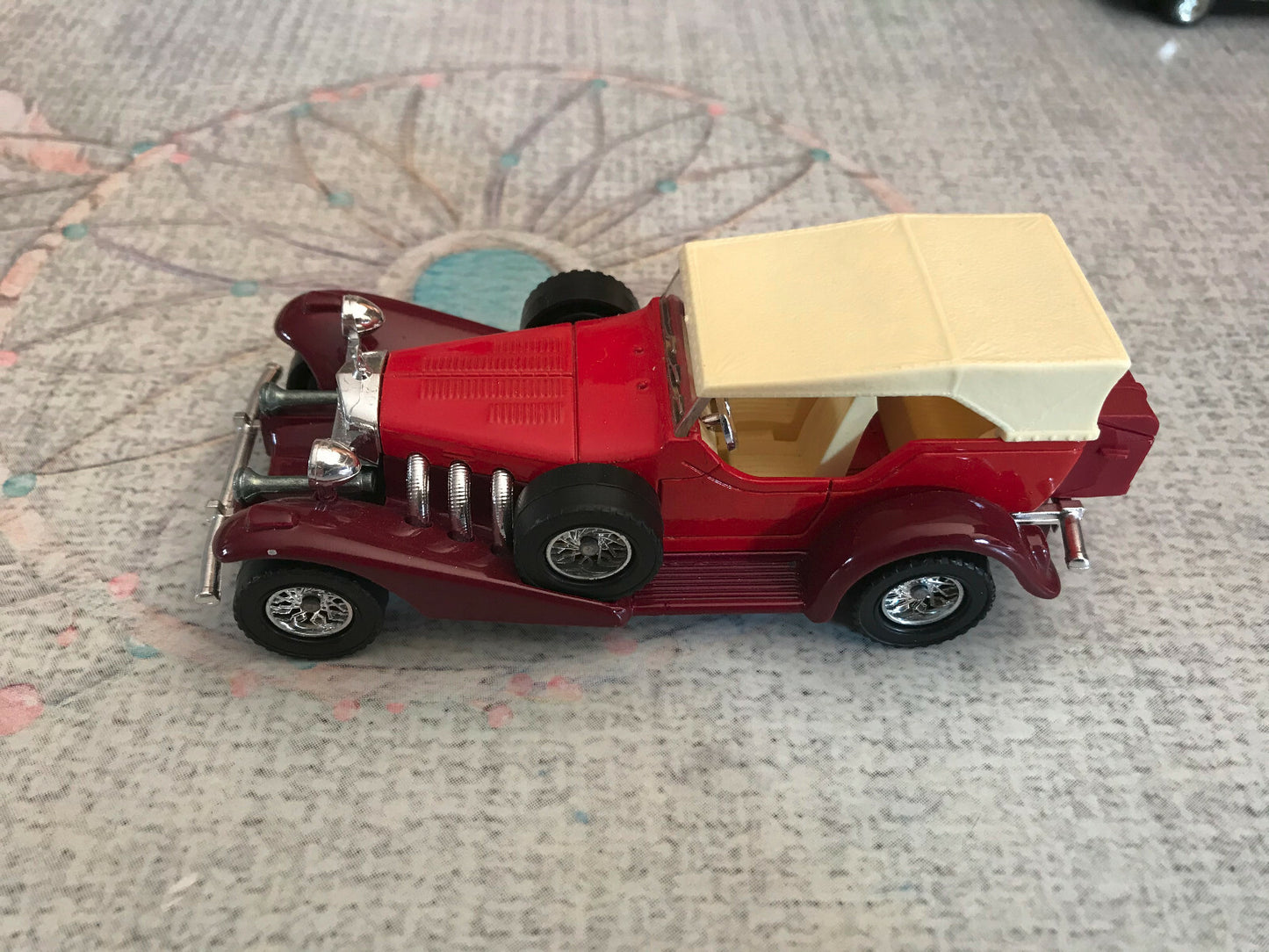 Voiture miniature Majorette Excalibur Made in France au 1/32