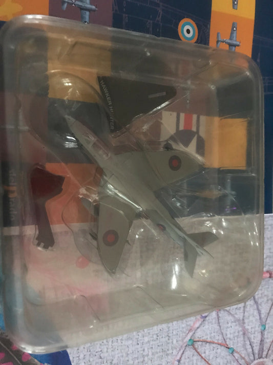 Avion miniature Militaire Hawker Hunter 1/120 Delprado