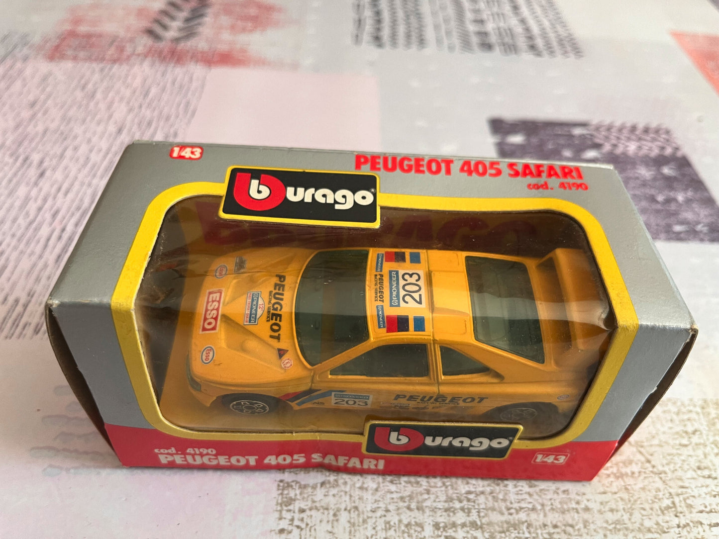 Voiture miniature Burago Peugeot 405 Safari 4190 au 1/43