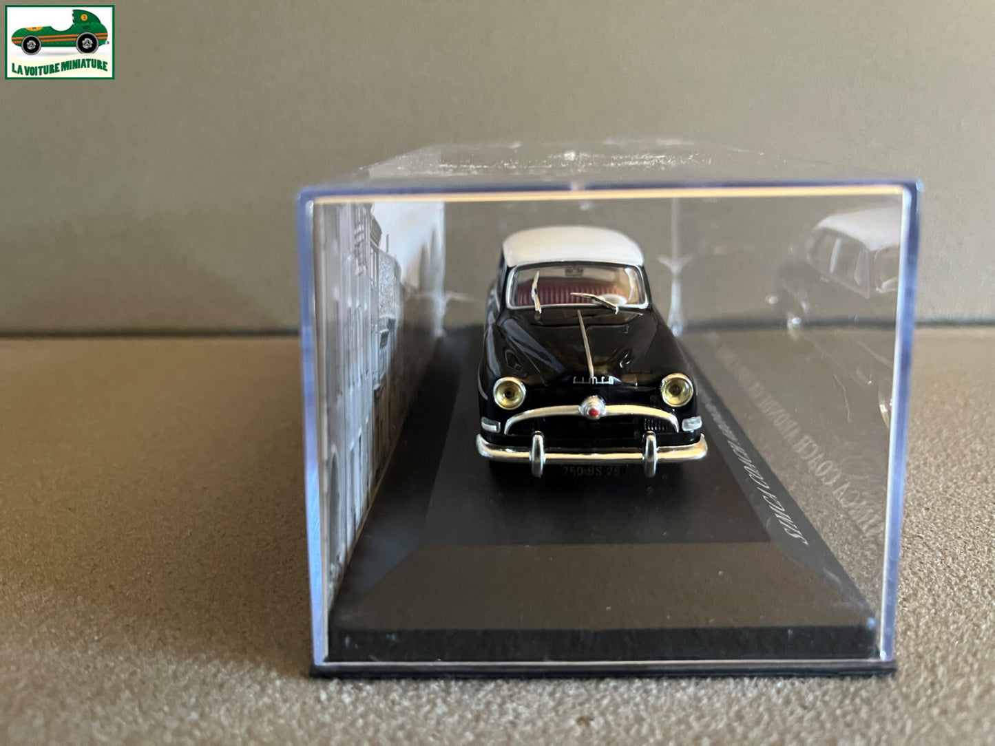 Voiture Miniature Simca Coach Aronde Grand Large 1955 au 1/43 Ixo Altaya
