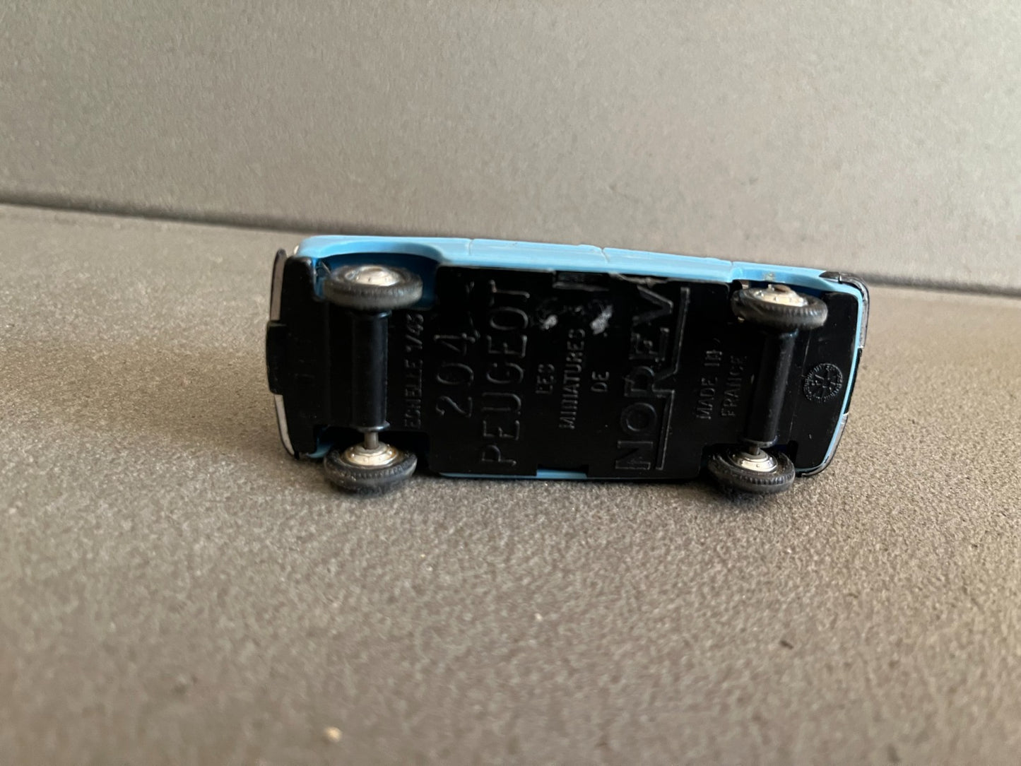 Ancienne Voiture Miniature Peugeot 204 Norev Plastique France Epave