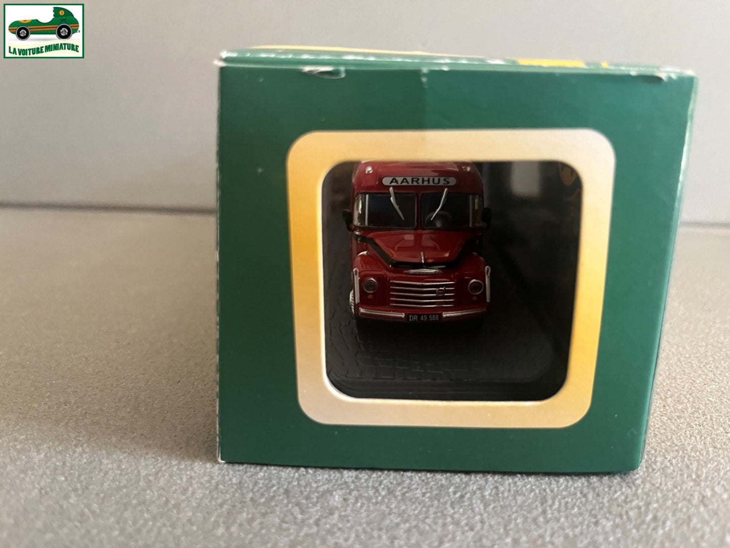 Voiture miniature Volvo B375 1957 Autobus Autocar Bus Collection Atlas 1/72