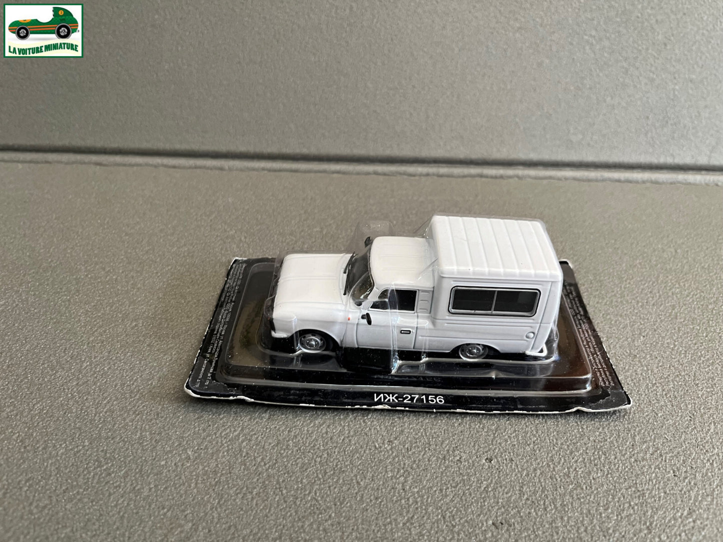 Voiture Miniature IZH 27156 Pays de L'est URSS Russie au 1/43