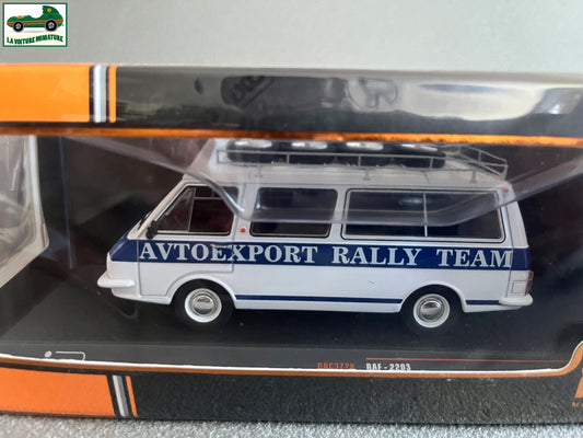Voiture Miniature Camion Assistance Rallye RAF 2203 LADA Service Ixo au 1/43