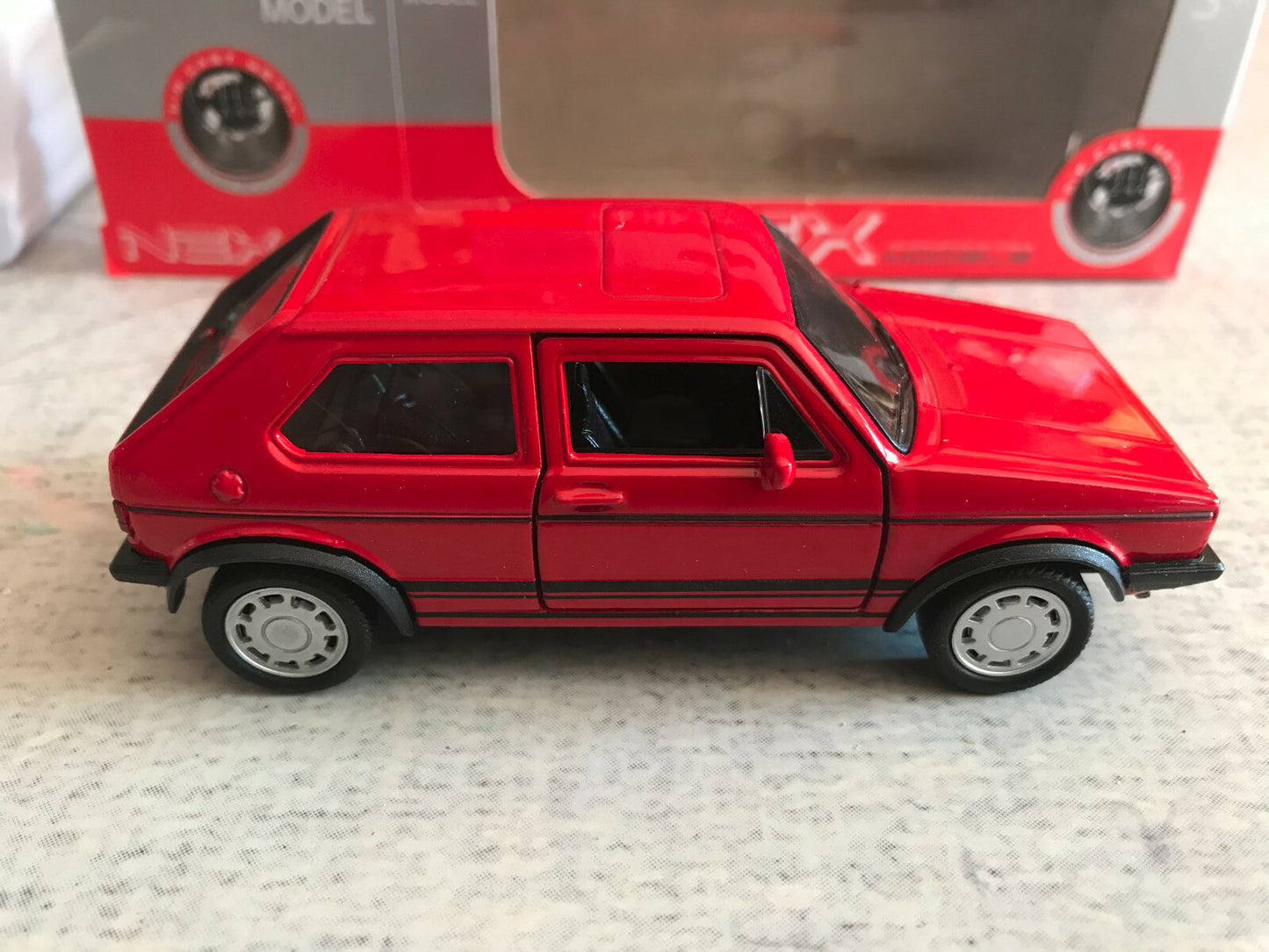 Voiture miniature Volkswagen Golf I 1 GTI Welly 1/34 - 1/36 - 1/39