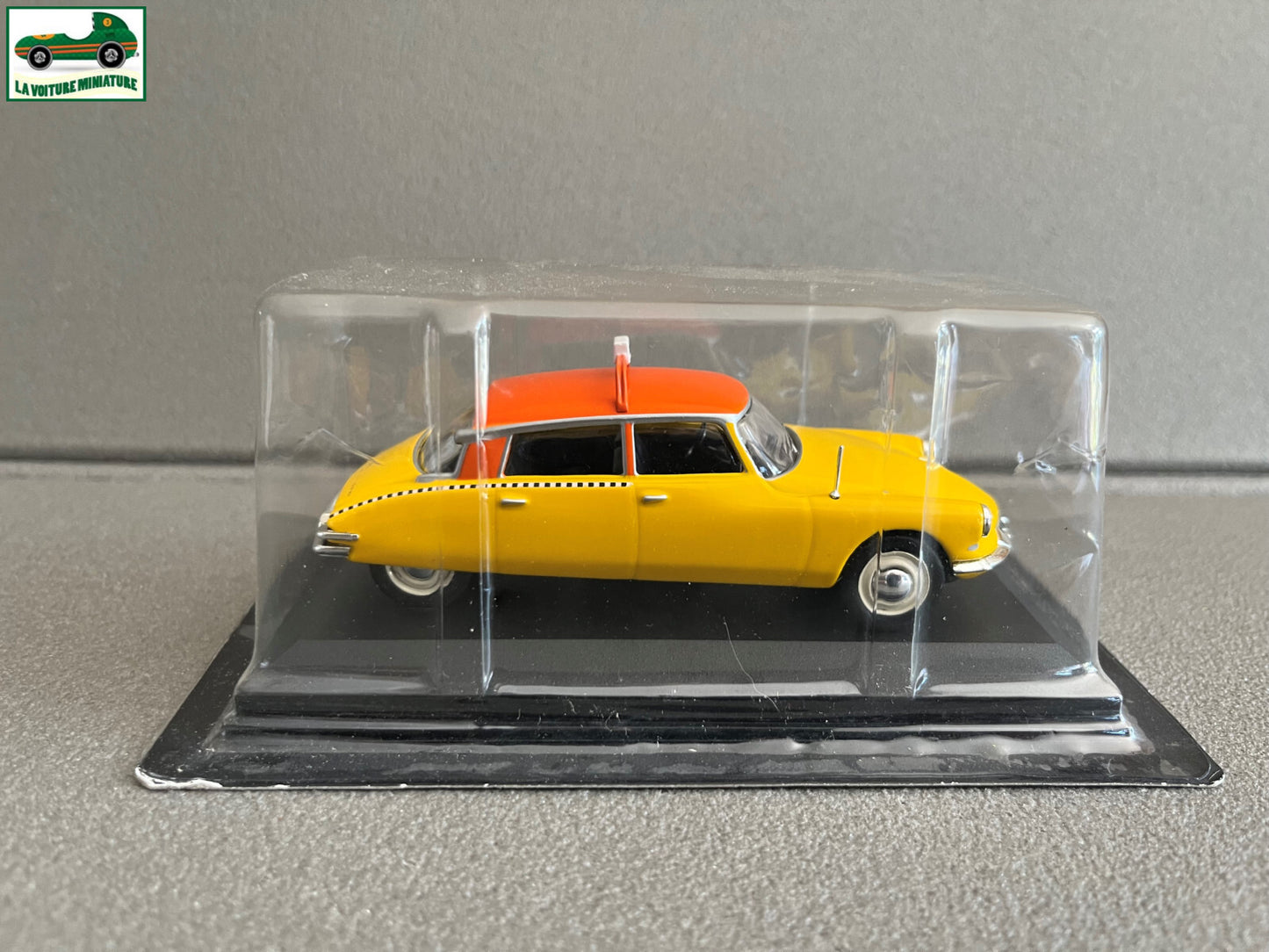 Voiture Miniature Citroen DS 19 Amsterdam 1958 Taxi Du Monde au 1/43 Altaya