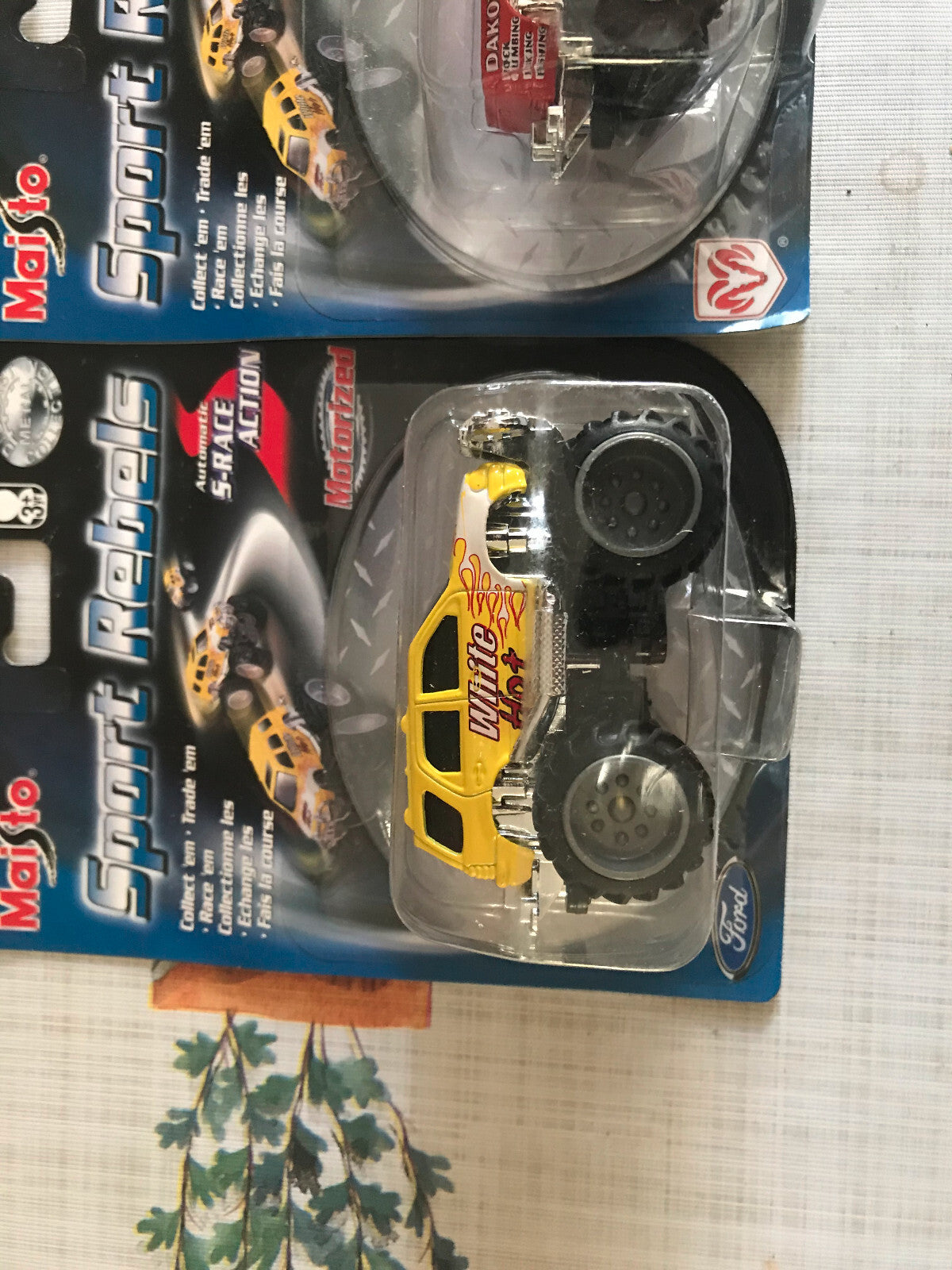 Voiture Miniature Lot de 2 Maisto Monster 4x4 Sport Rebels White Hot Dakota
