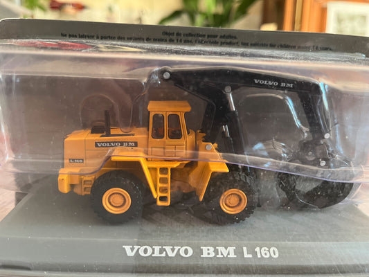 Miniature Véhicule de chantier Volvo BM L160 Chargeuse forestière Hachette 1/72