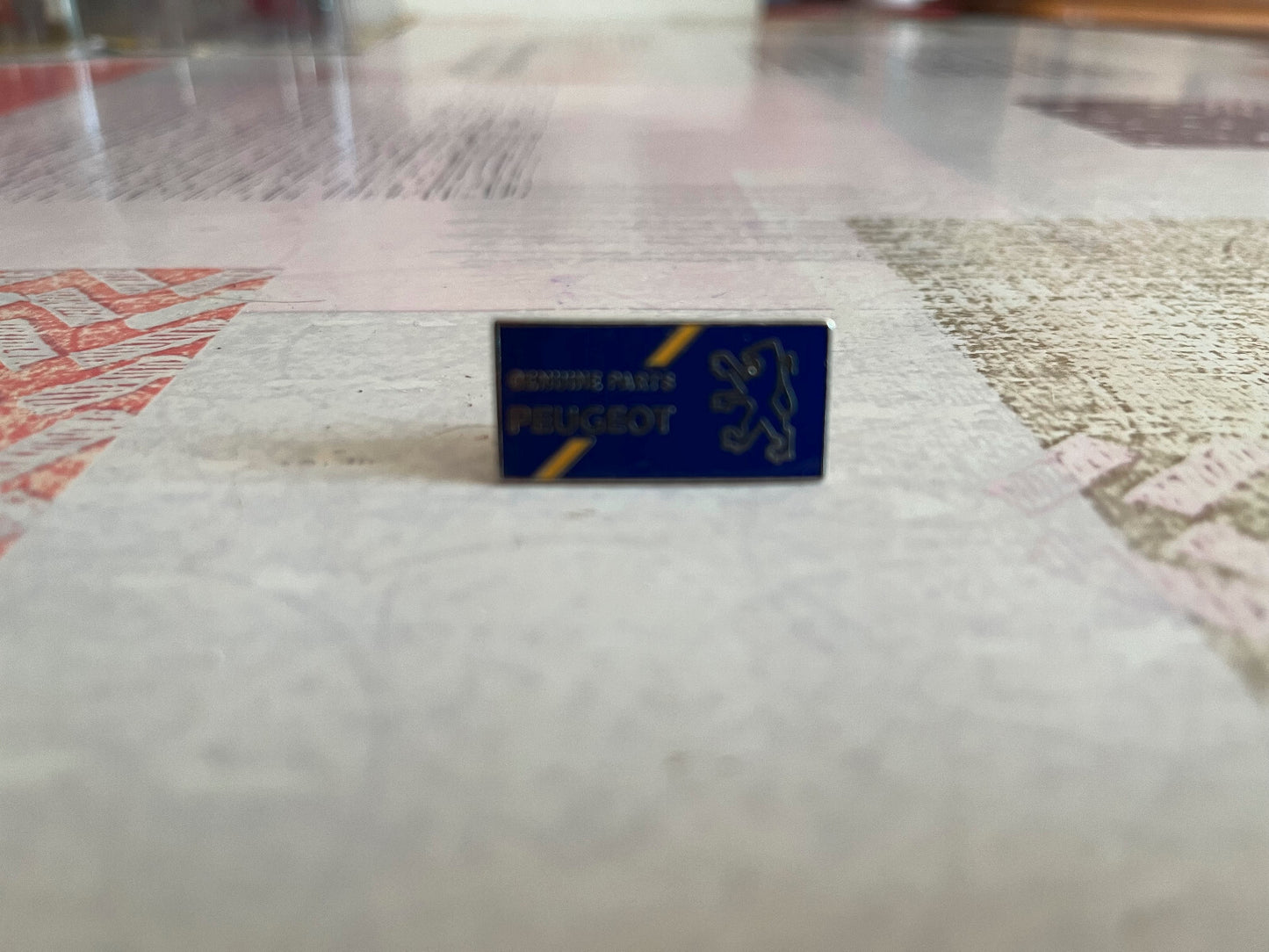 Pin's Badge Automobile Voiture Genuine Parts Peugeot