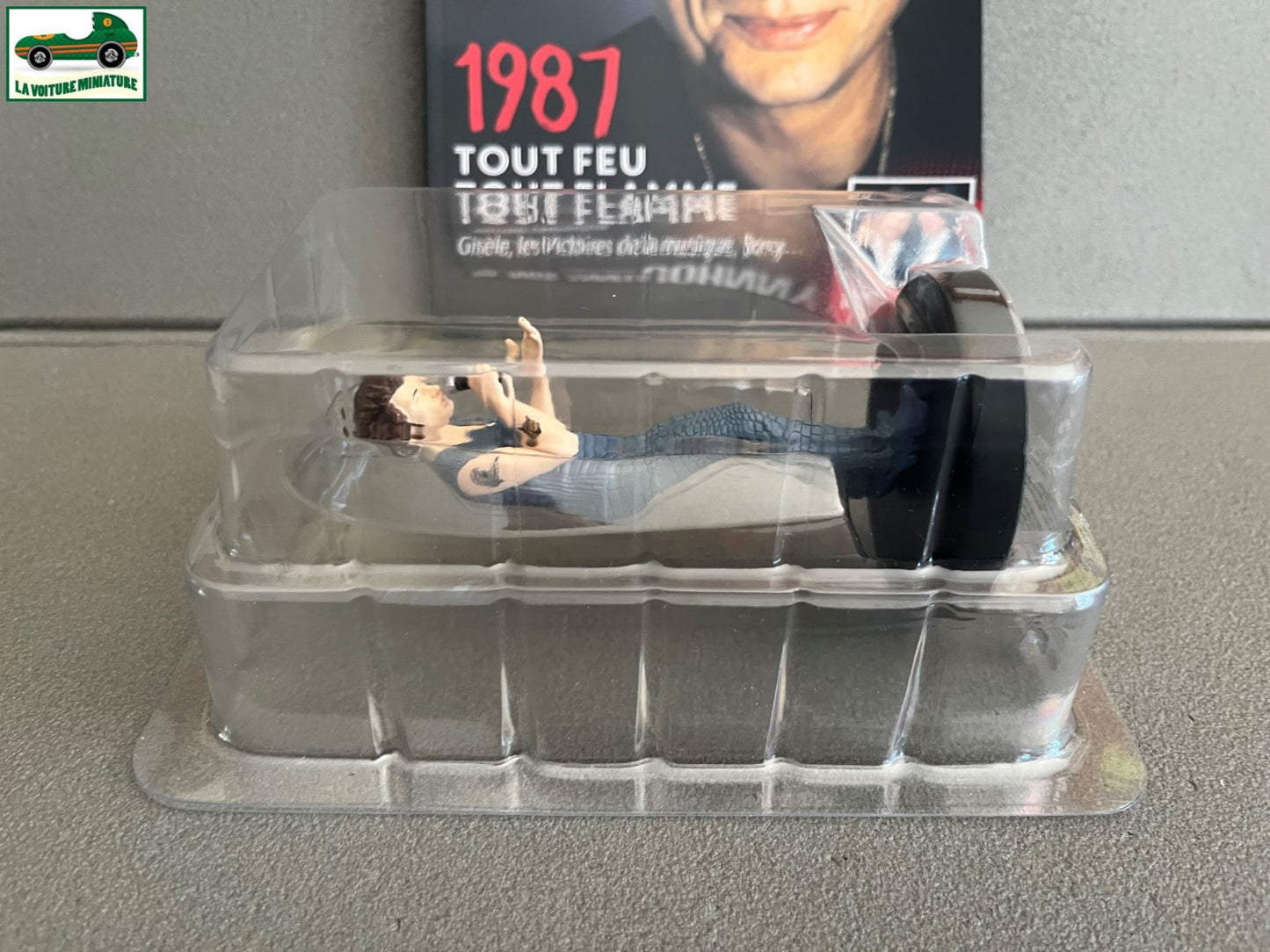 Figurine de Collection Johnny Hallyday + Livret N°52