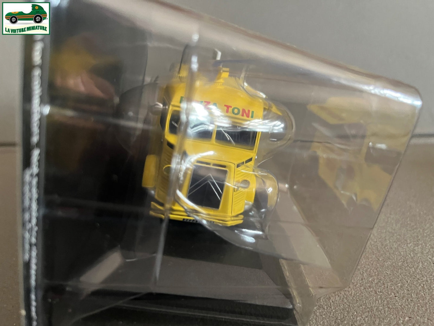 Voiture miniature Camion Citroen Type HY H Pizza au 1/43