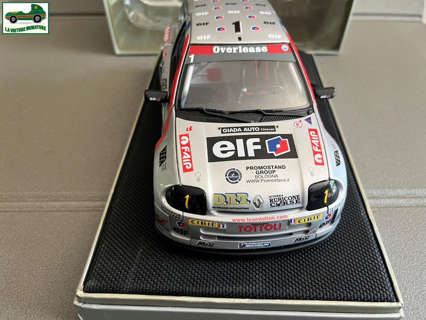 Voiture miniature Renault Clio Sport V6 Rangoni Universal Hobbies au 1/18