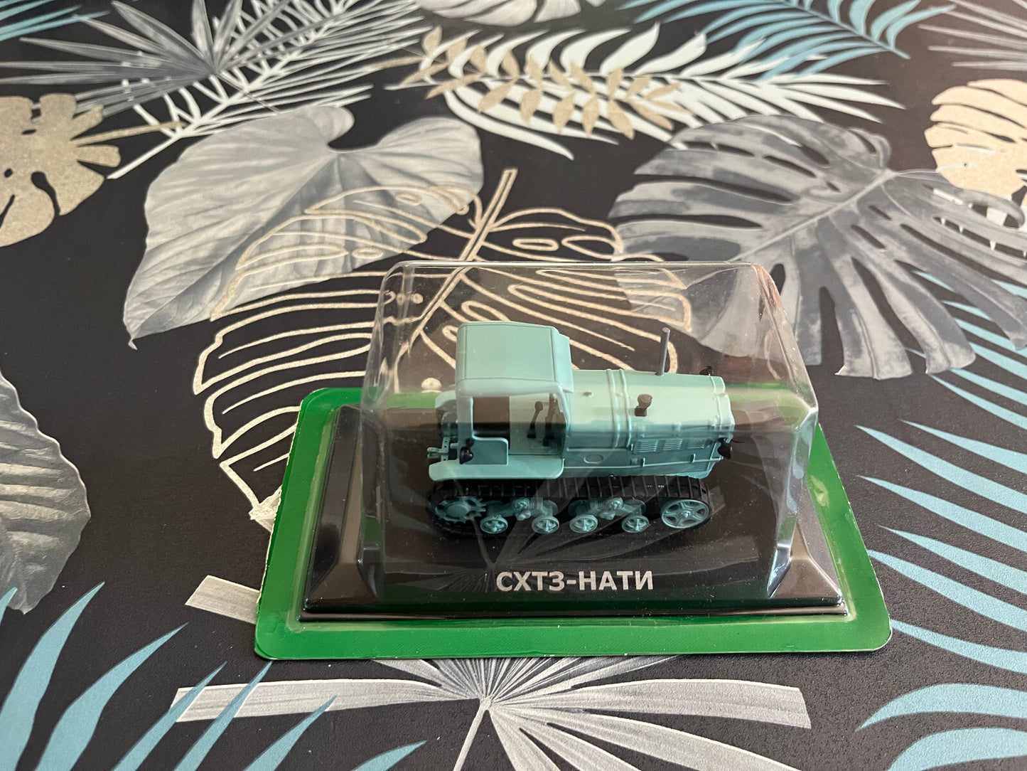 Voiture miniature Tracteur Agricole Russe URSS SHTZ-NATI Hachette 1/43