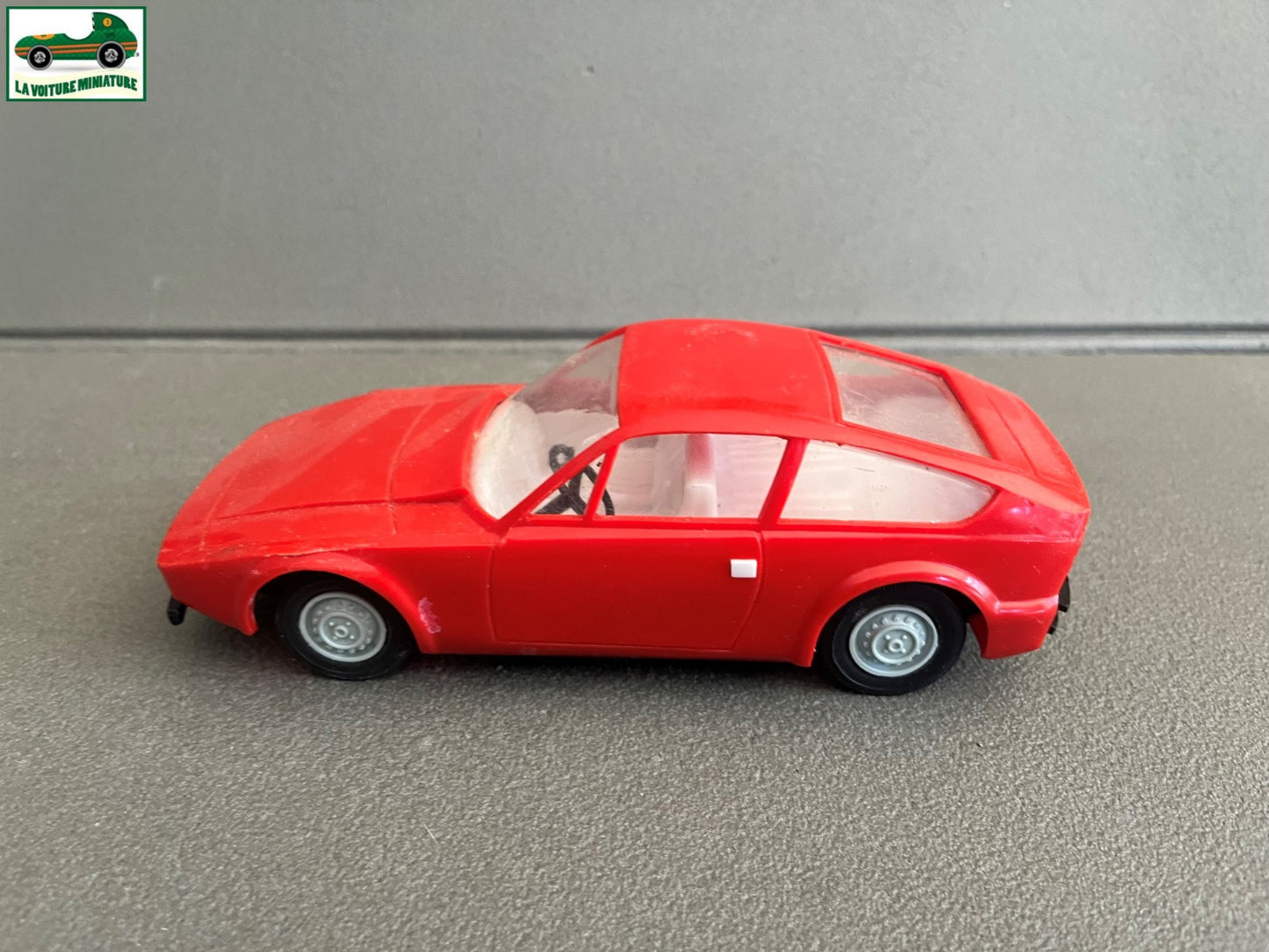 Ancienne Miniature Voiture Plastique Alfa Romeo 1300 Junior Zagato 1/20