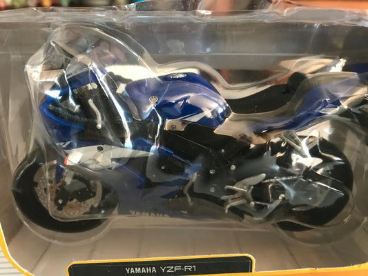 Moto miniature Yamaha YZF R1 Maisto au 1/12