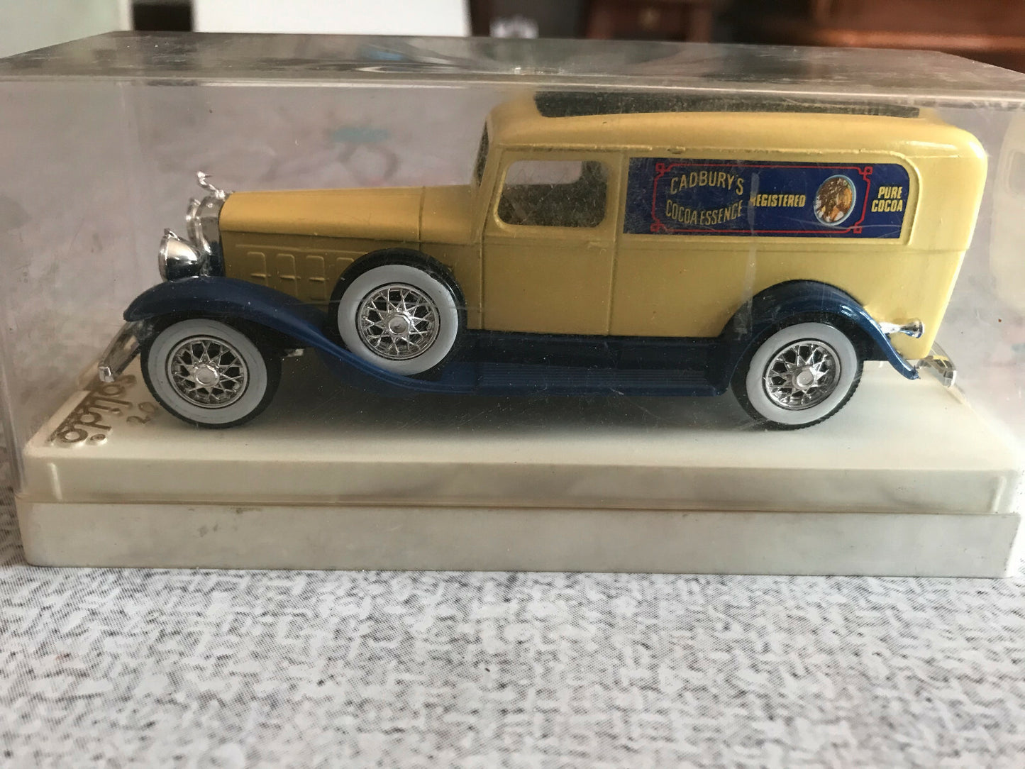 Voiture Miniature Cadillac Commerciale 4060 Cadbury'S Solido 1/43