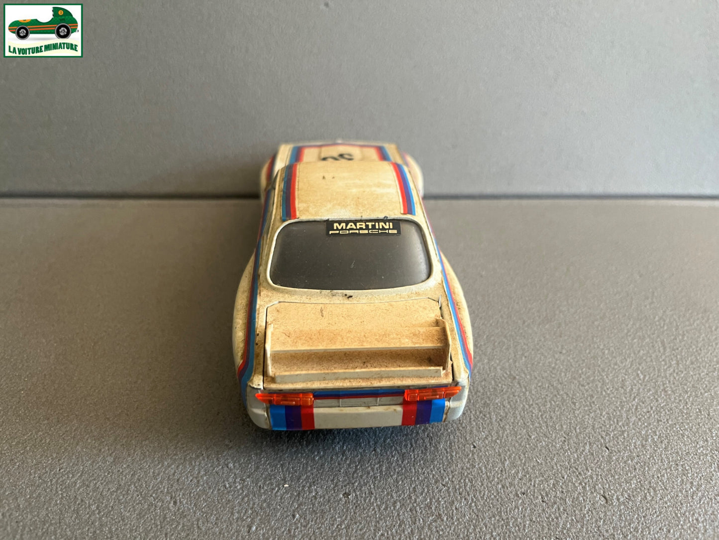 Ancienne Voiture Miniature BMW 3.0 CS Burago au 1/24 Epave
