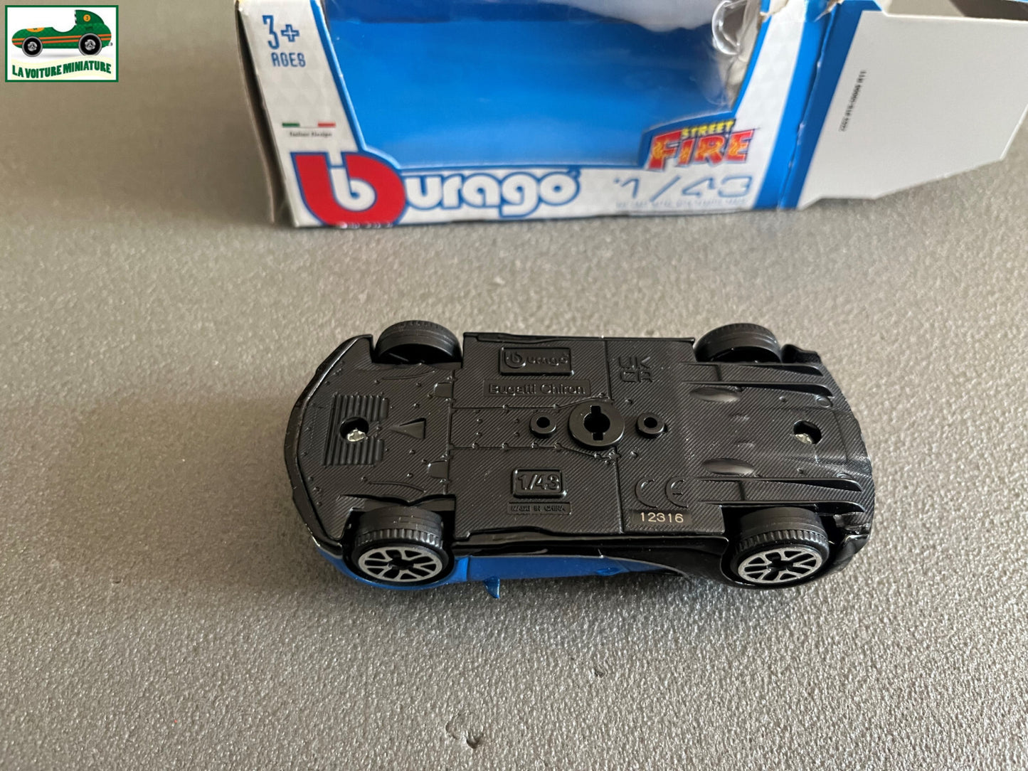 Voiture Miniature Bugatti Chiron Burago Street Fire au 1/43