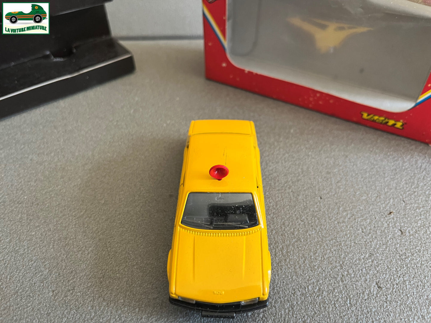 Voiture Miniature Peugeot 305 Pinder Verem au 1/43