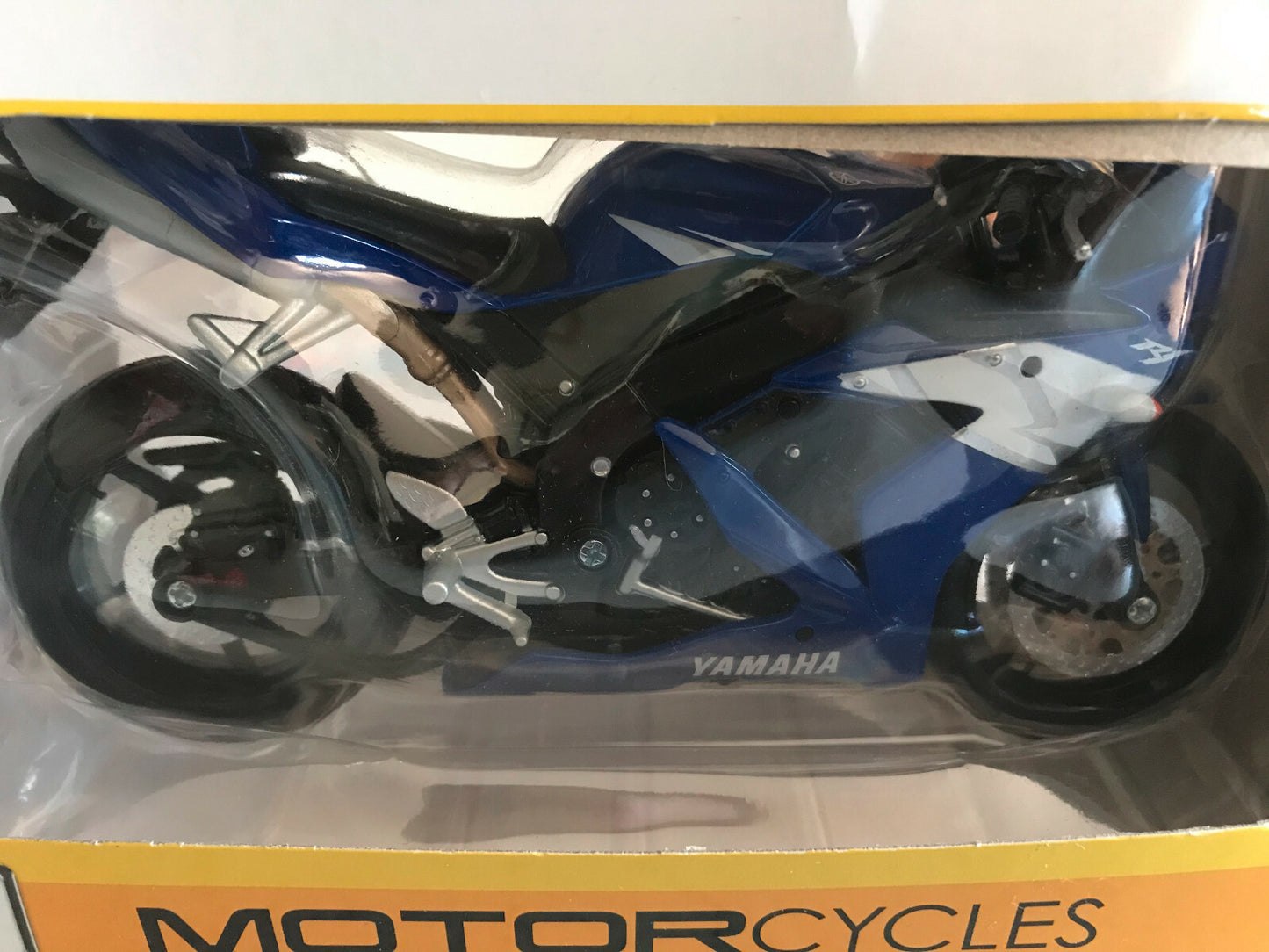 Moto miniature Yamaha YZF R1 Maisto au 1/12