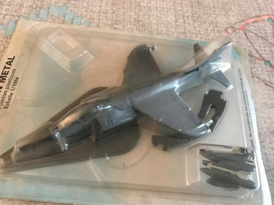 Avion miniature Militaire Sea Harrier FRS 1 1/100