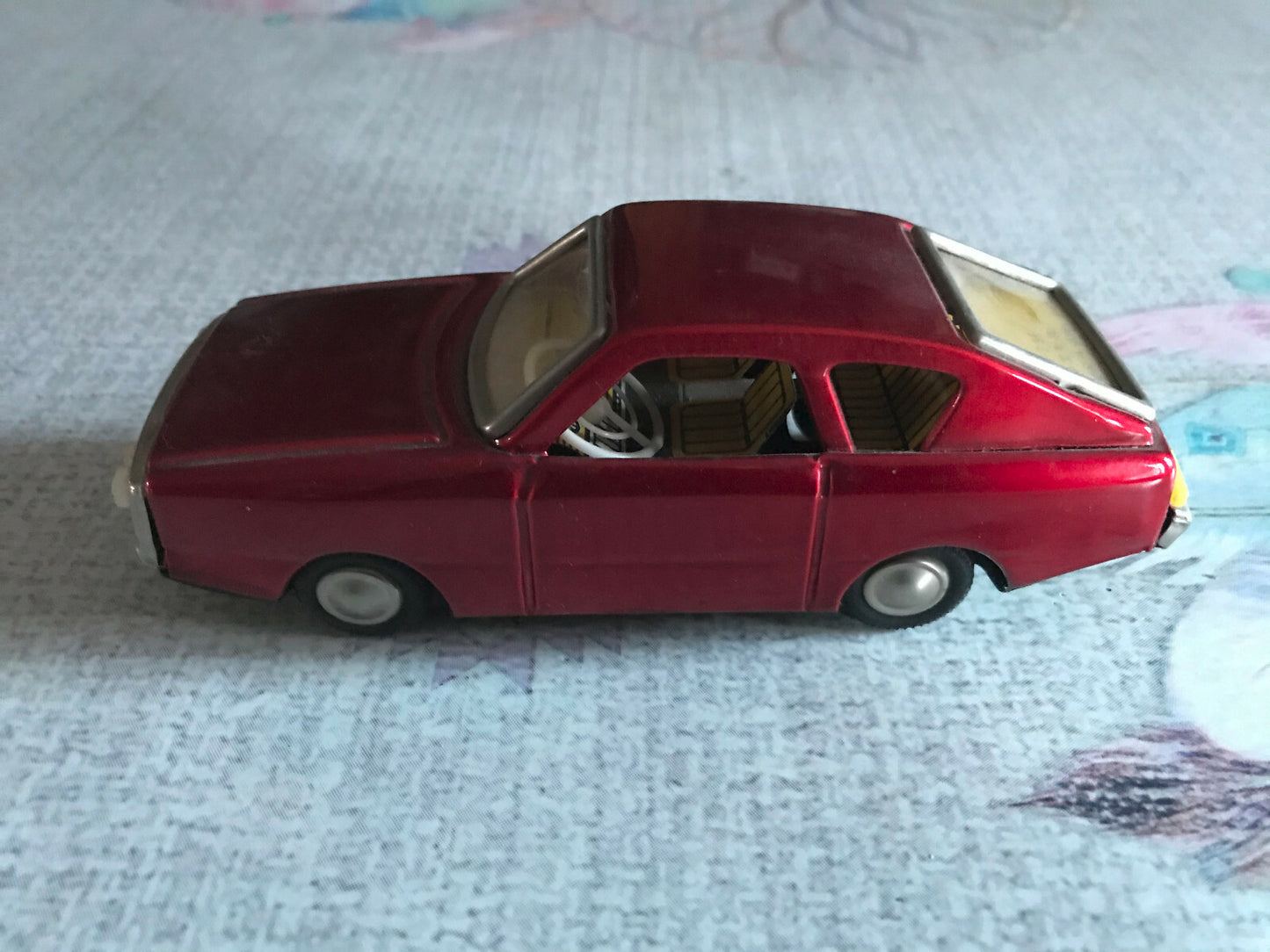 Ancien Jouet Voiture MF234 Made in China Tole Metal à Friction 1/30 15cm env