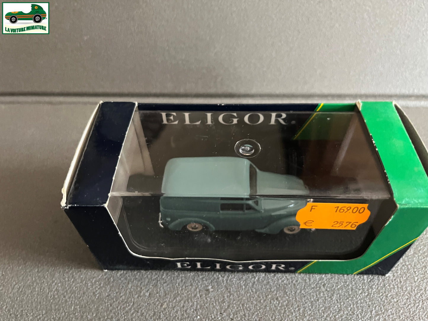 Voiture miniature Renault Juvaquatre Camionnette Tolée Eligor France au 1/43