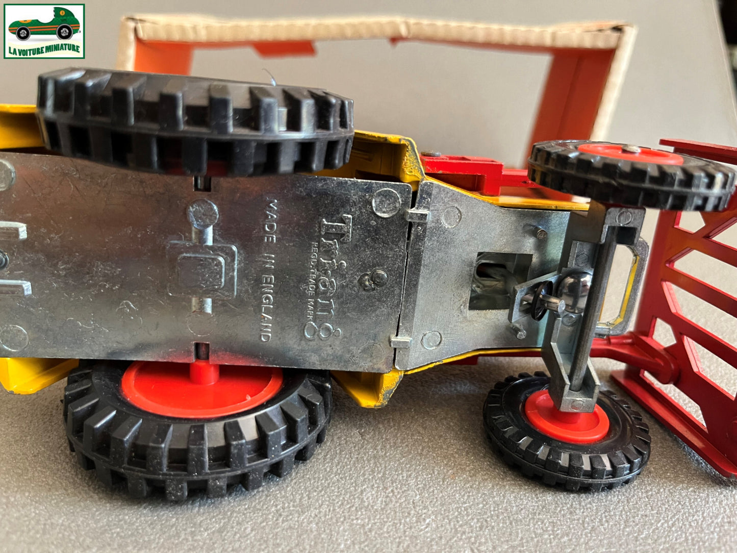 Ancienne Miniature Tracteur Tugster Jumbo Buck Rake Tractor Tri-Ang Toys England