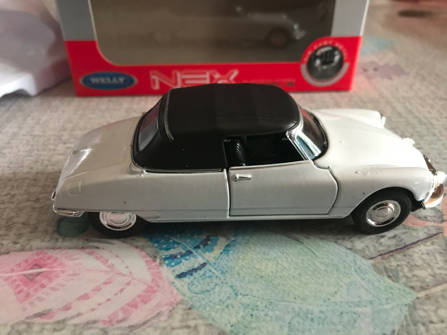 Voiture miniature Citroen DS 19 Cabriolet Welly 1/34 - 1/36 - 1/39