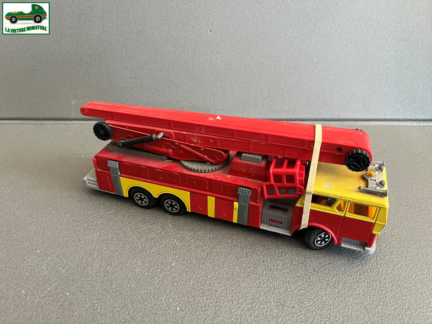 Ancienne Miniature Camion Pompiers Majorette Incendie Nacelle 1/47 Défauts