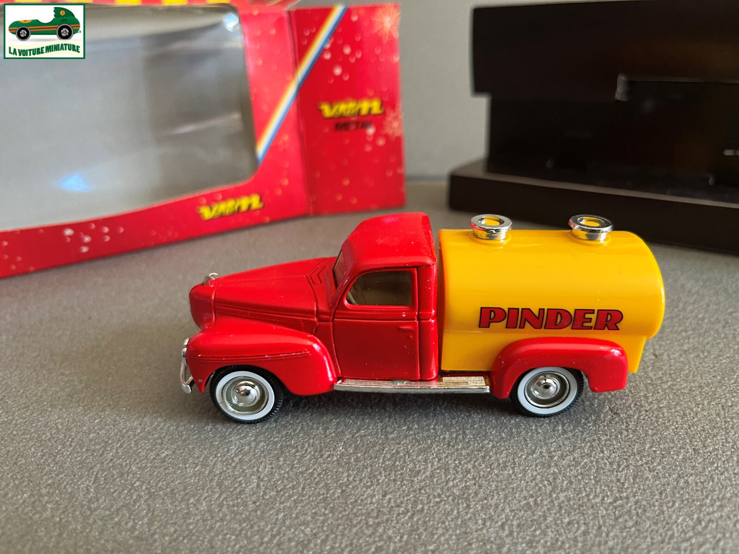 Voiture Miniature Dodge 1940 Pinder Verem au 1/43