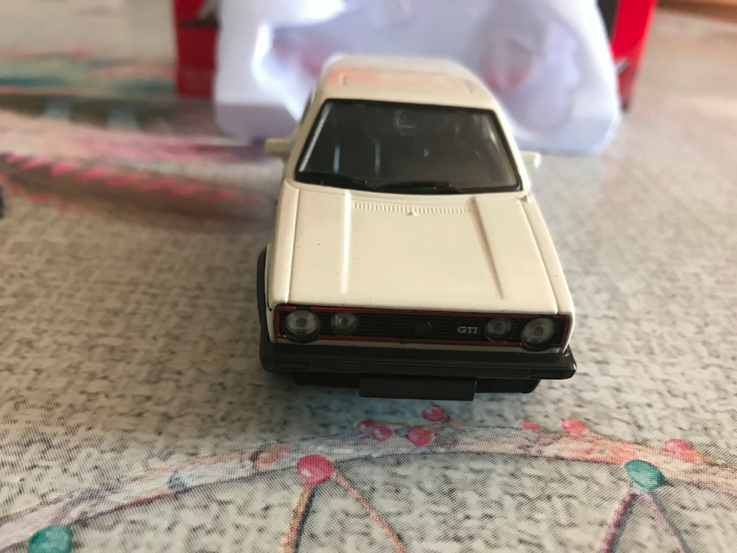 Voiture miniature Volkswagen Golf I 1 GTI Welly 1/34 - 1/36 - 1/39