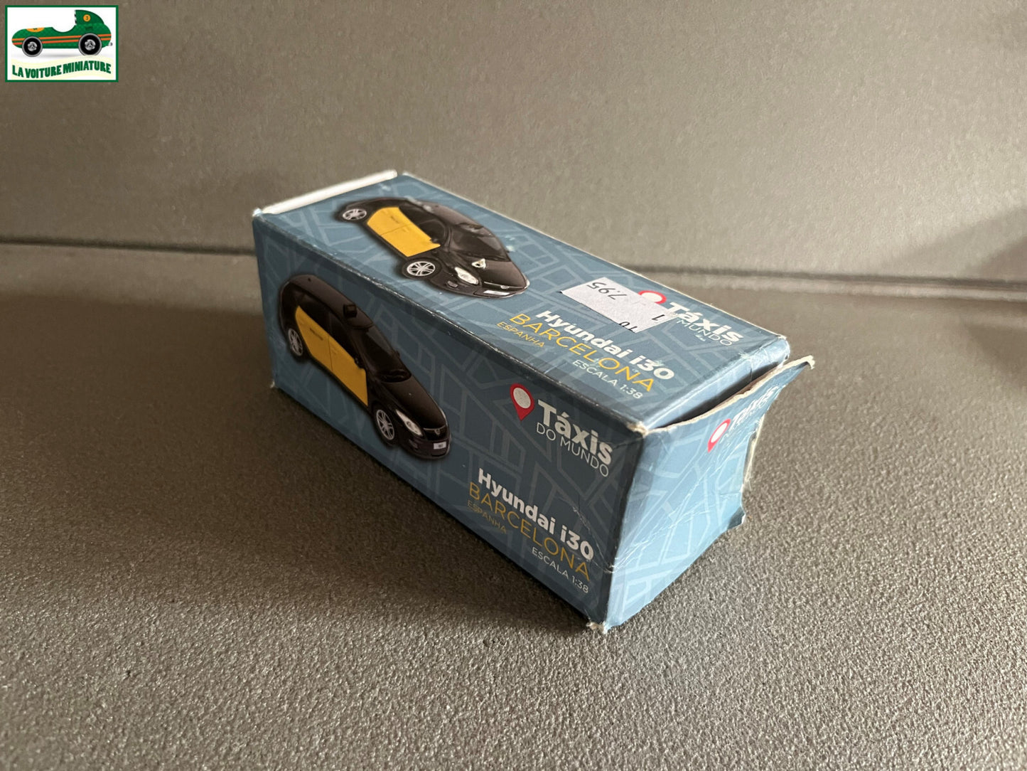 Voiture Miniature Hyundai I30 Barcelone Taxi du Monde Welly au 1/38