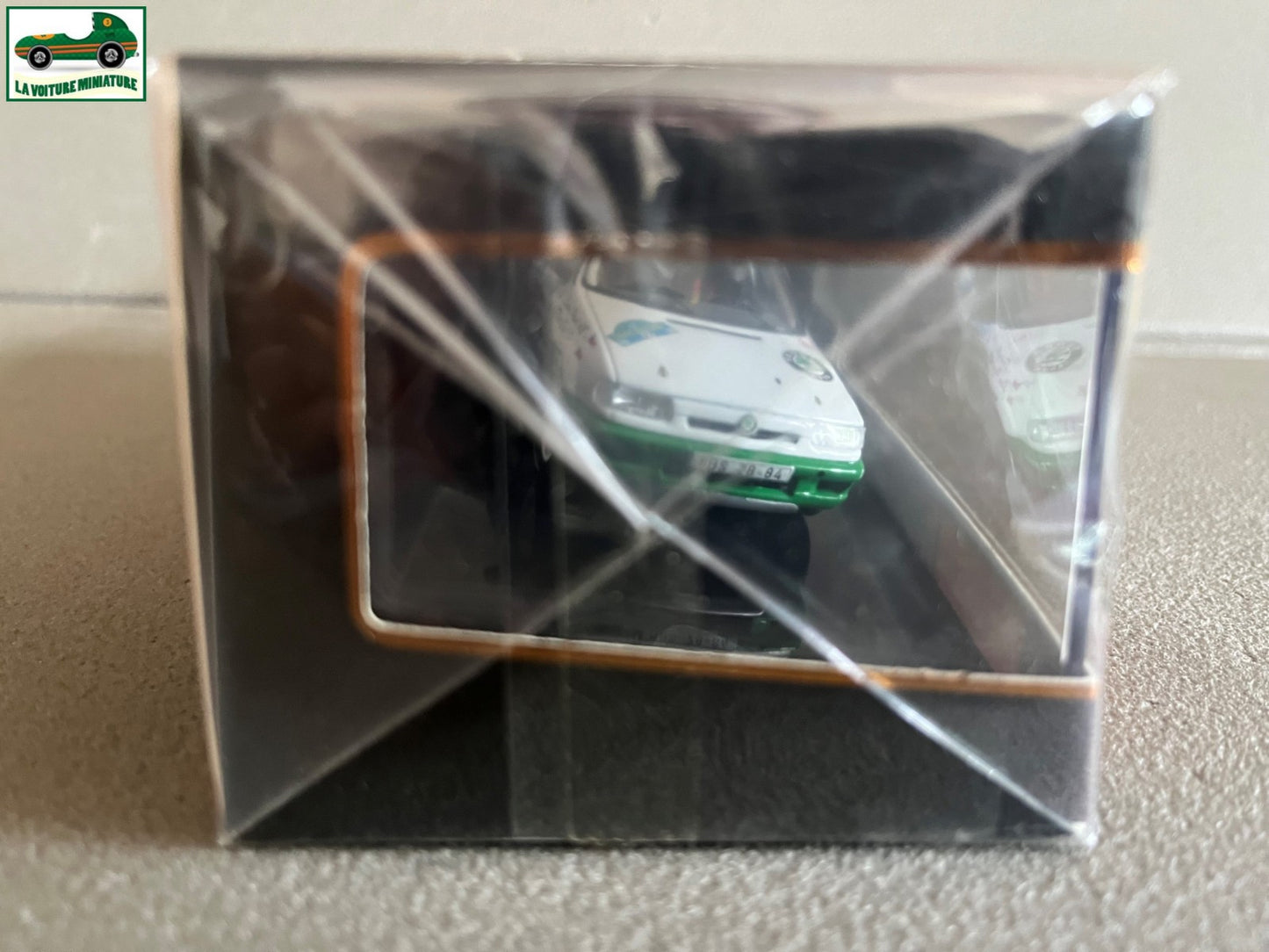 Voiture Miniature Skoda Felicia Kit Car #27 Rallye Suede 1995 Ixo au 1/43