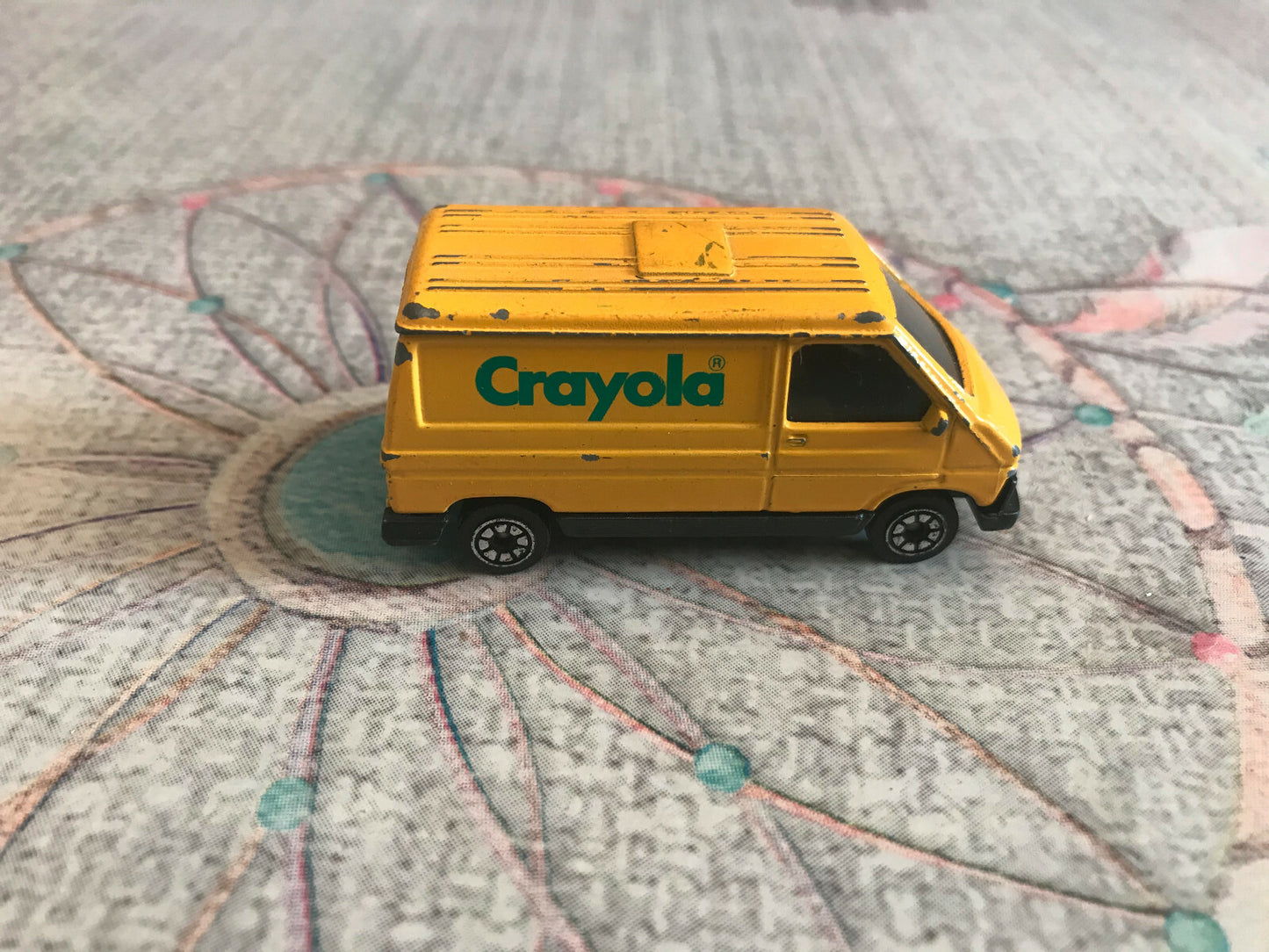 Ancienne Voiture Miniature Corgi Van Crayola Made GT Britain Echelle Majorette