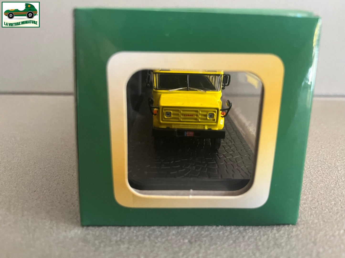 Voiture miniature GMC B-Series 1979 Autobus Autocar Bus Collection Atlas 1/72