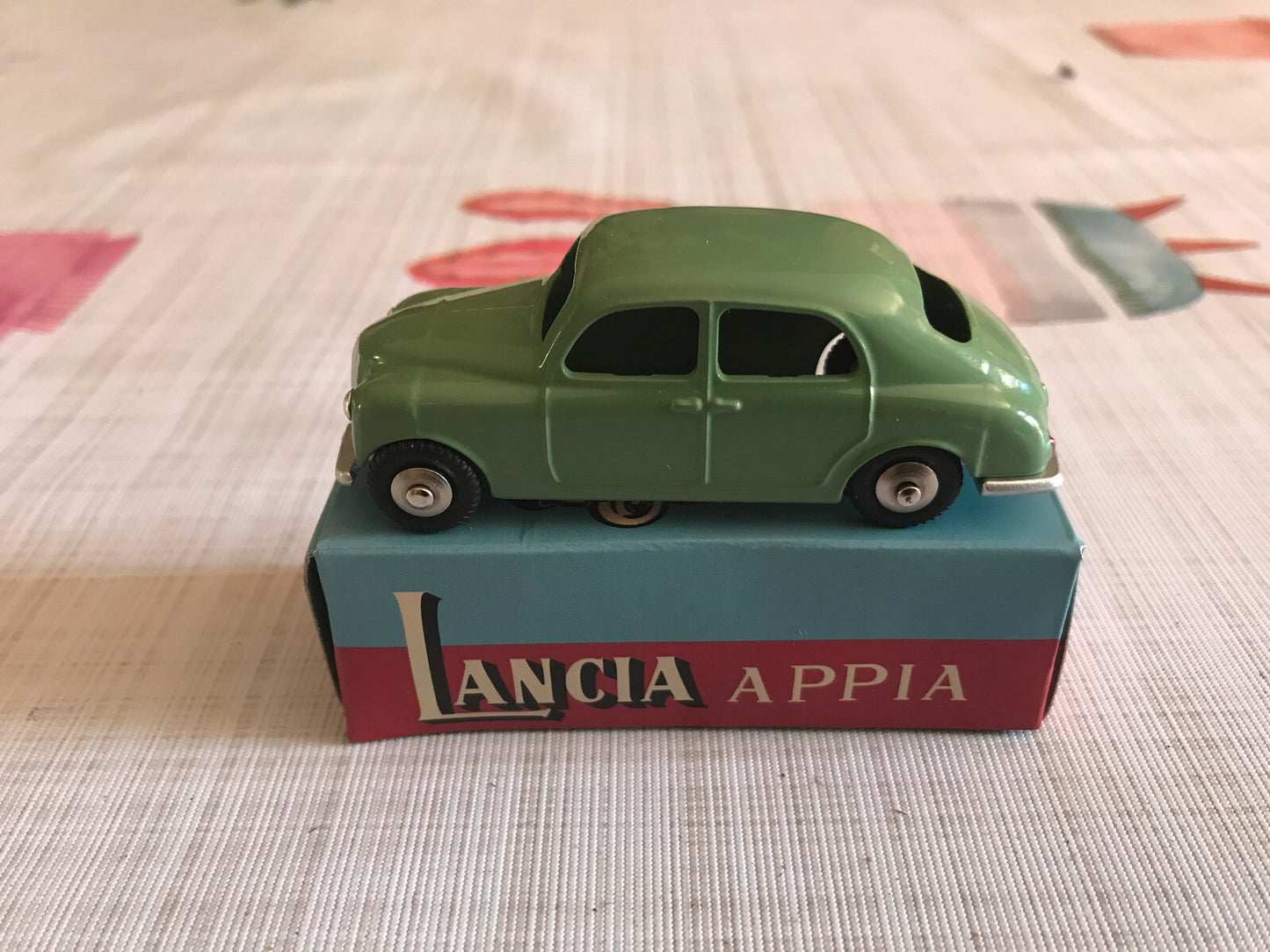 Voiture miniature Lancia Appia Mercury Hachette 1/48 1/43 Dinky